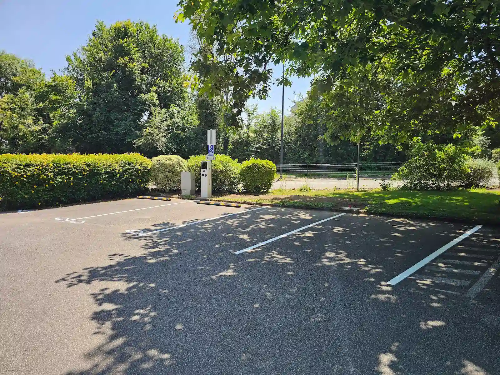 Parking URSSAF Vannes équipé en bornes DISPLEG NERZH